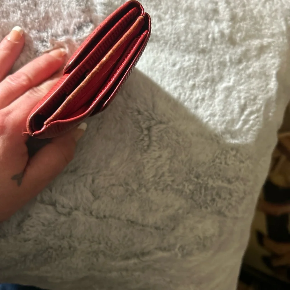 Red Luis Vuitton Epi 100% Authentic wood grain leather made in France UNI-SEX❤️ - Picture 13 of 15